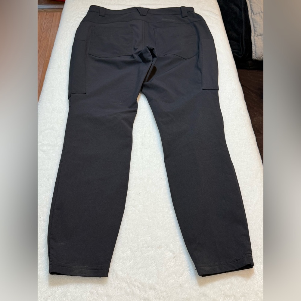 Duluth Trading Co Women's Black Zip Cargo Pocket Pants - Picture 8 of 8